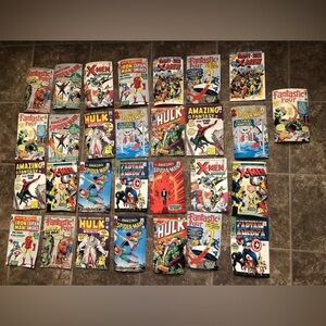 Marvel Comic Book Cover Wall
Paper Decor (6" x 9") - Total of 29